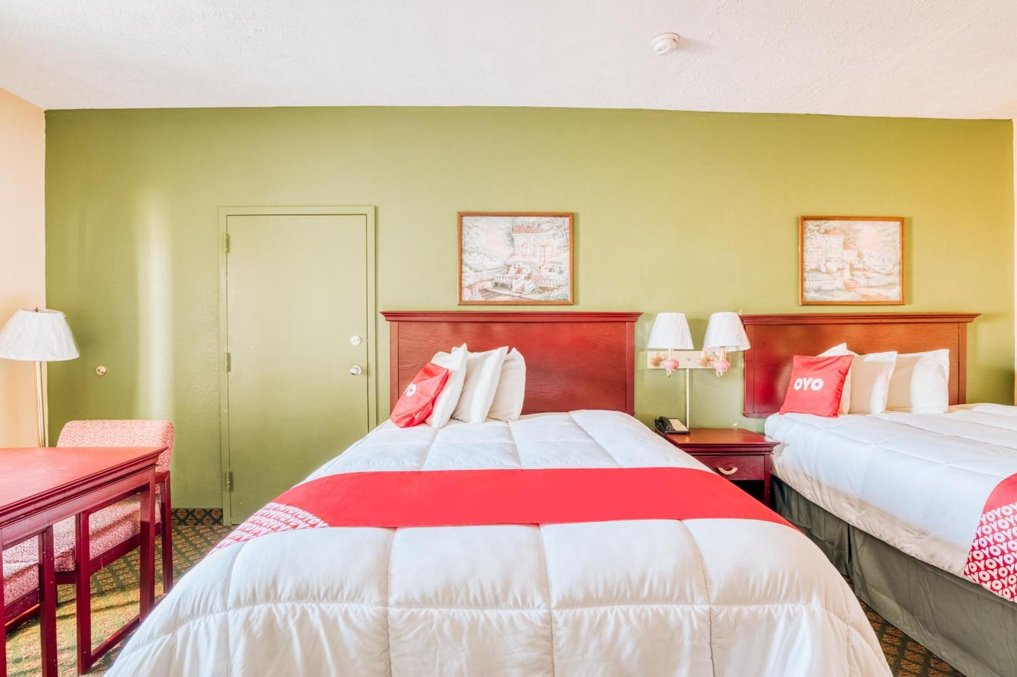 Oyo Hotel Grenada West Екстер'єр фото