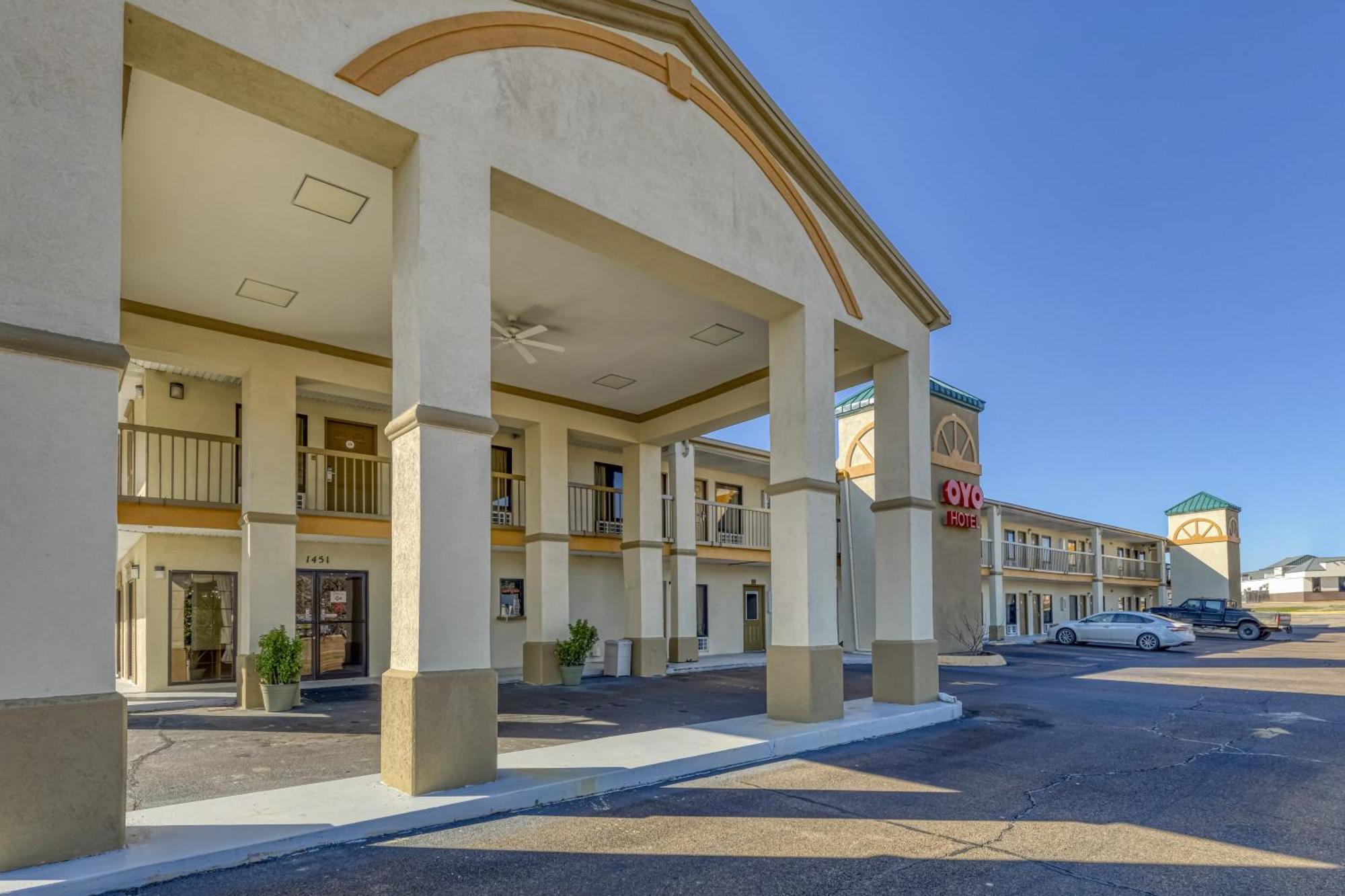 Oyo Hotel Grenada West Екстер'єр фото