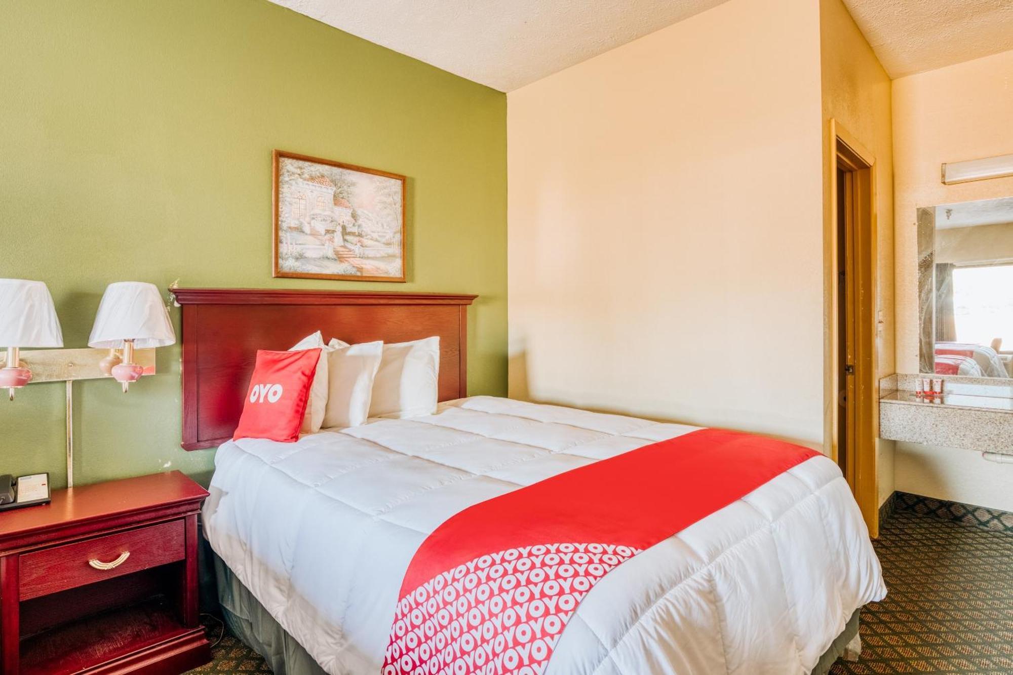 Oyo Hotel Grenada West Екстер'єр фото
