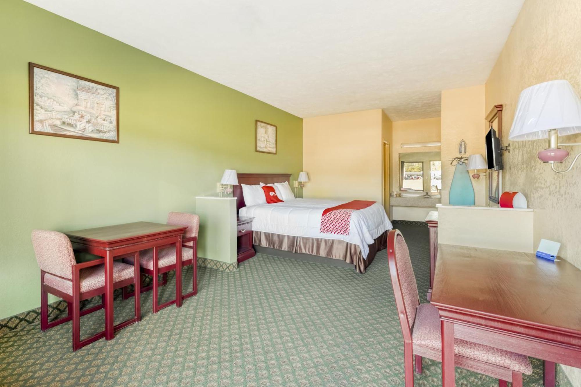 Oyo Hotel Grenada West Екстер'єр фото