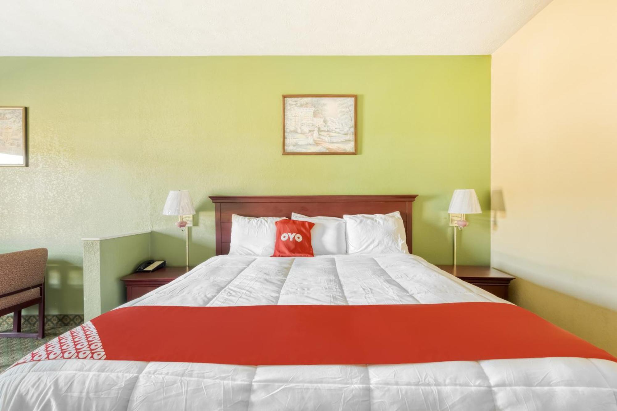 Oyo Hotel Grenada West Екстер'єр фото
