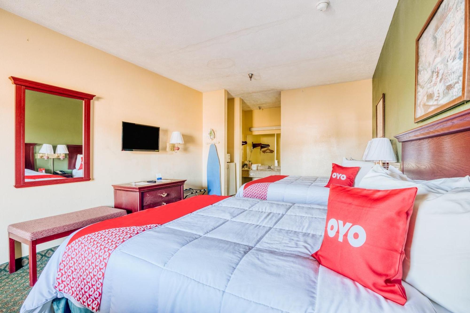 Oyo Hotel Grenada West Екстер'єр фото