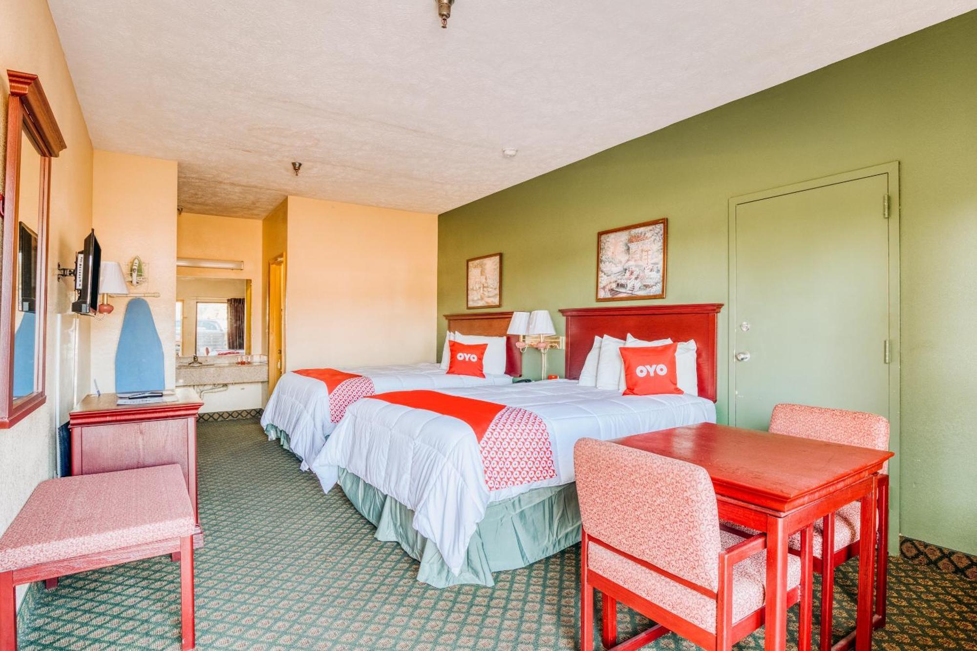 Oyo Hotel Grenada West Екстер'єр фото