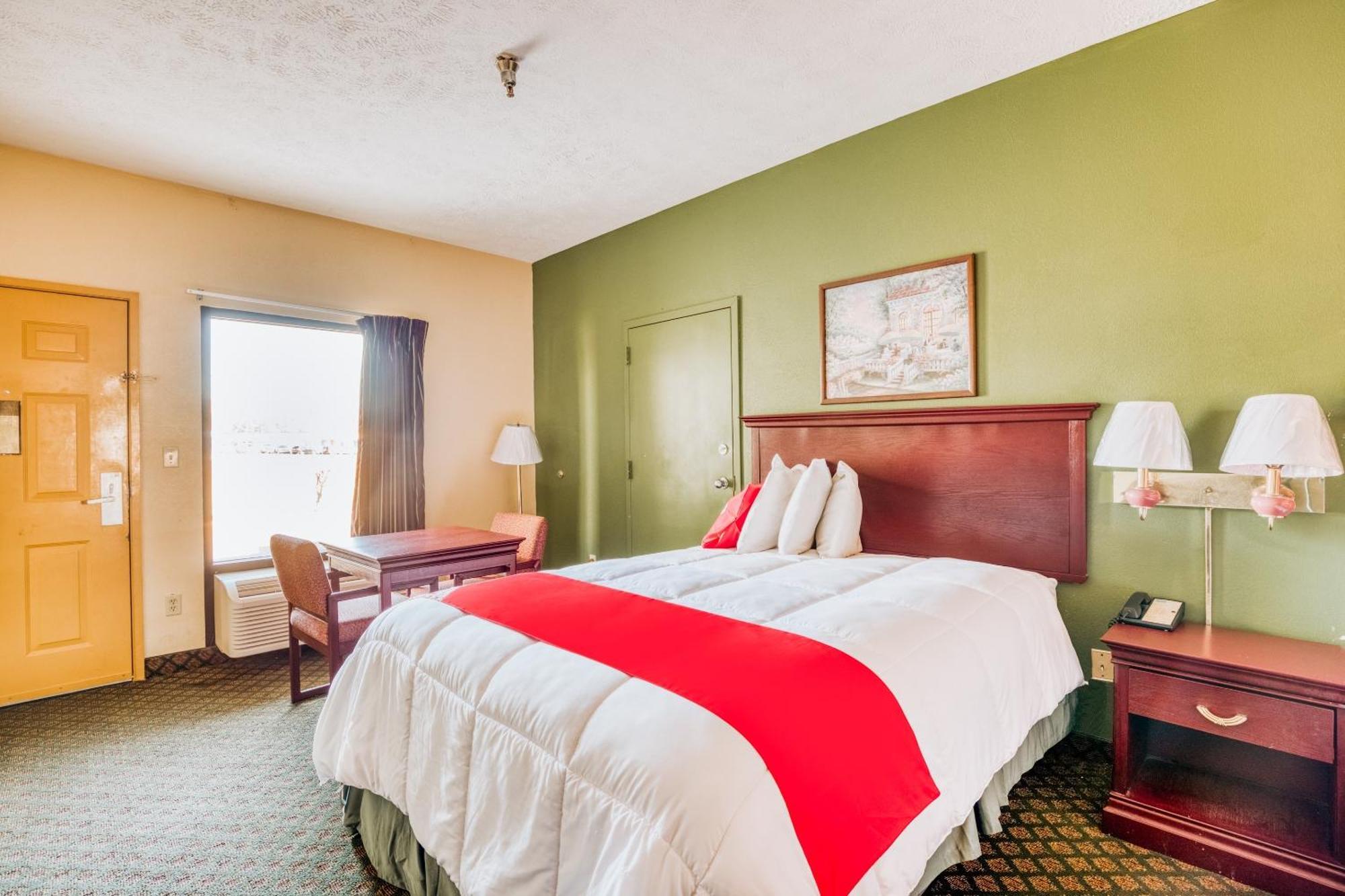 Oyo Hotel Grenada West Екстер'єр фото