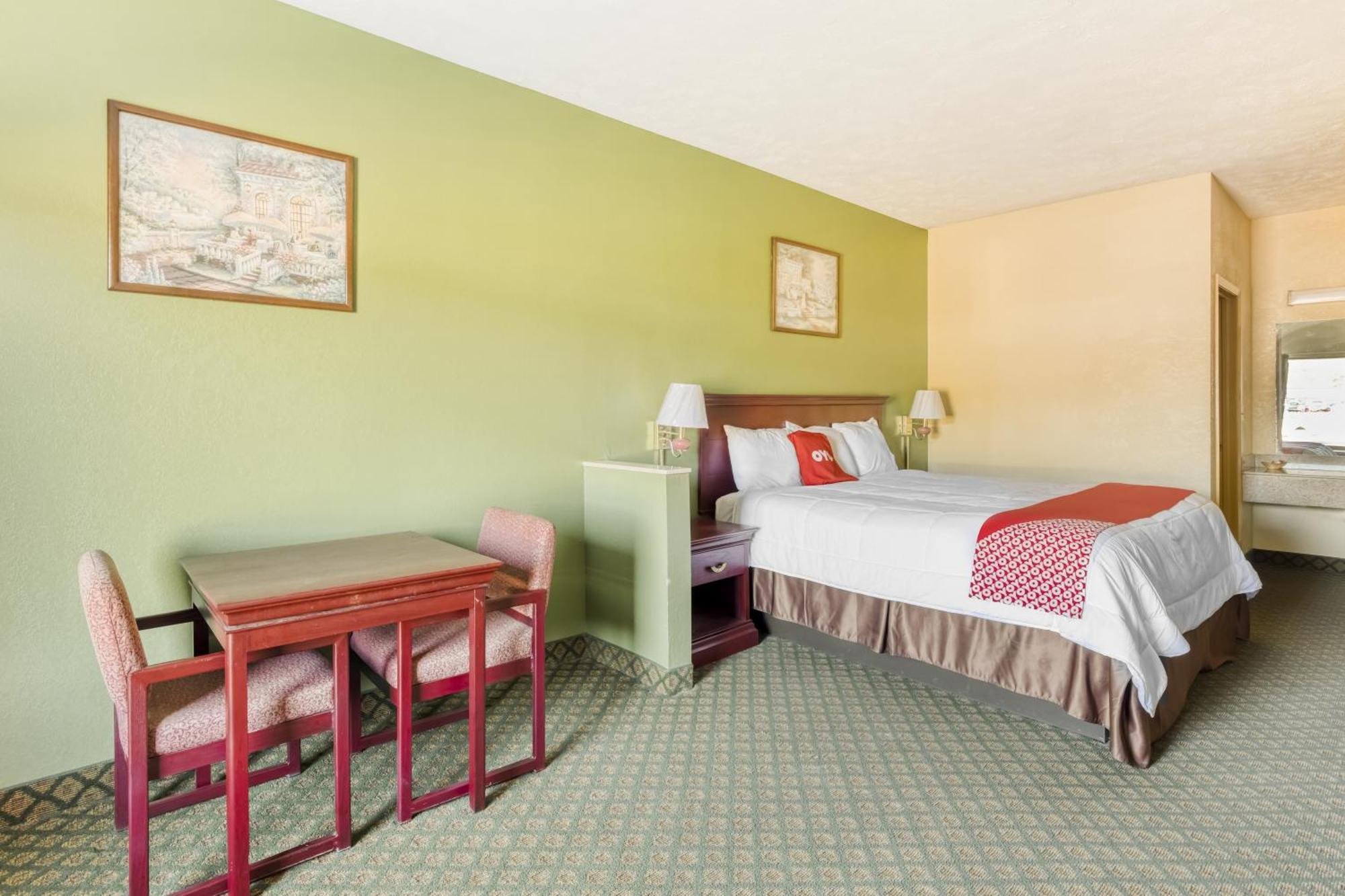 Oyo Hotel Grenada West Екстер'єр фото