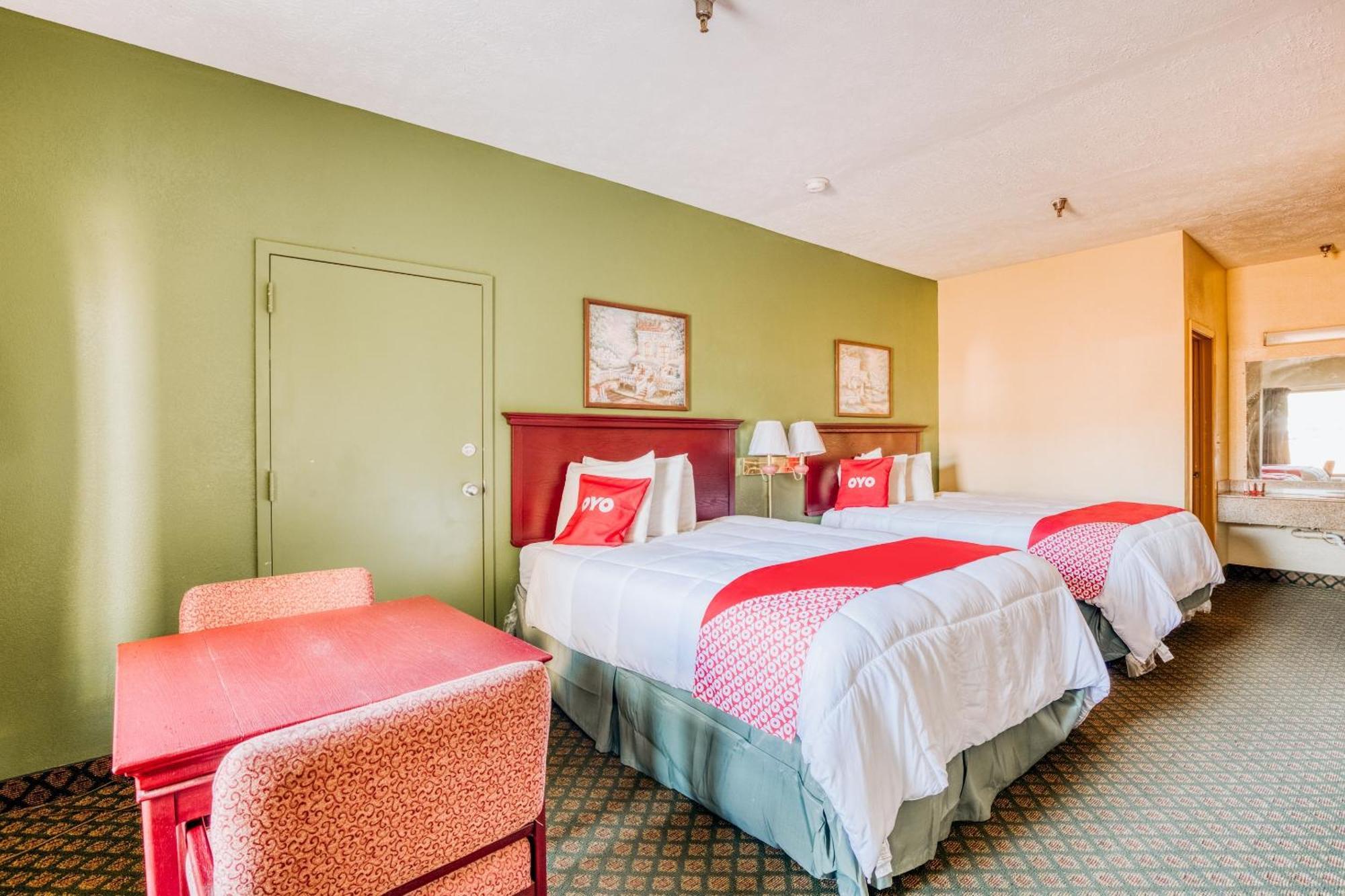 Oyo Hotel Grenada West Екстер'єр фото