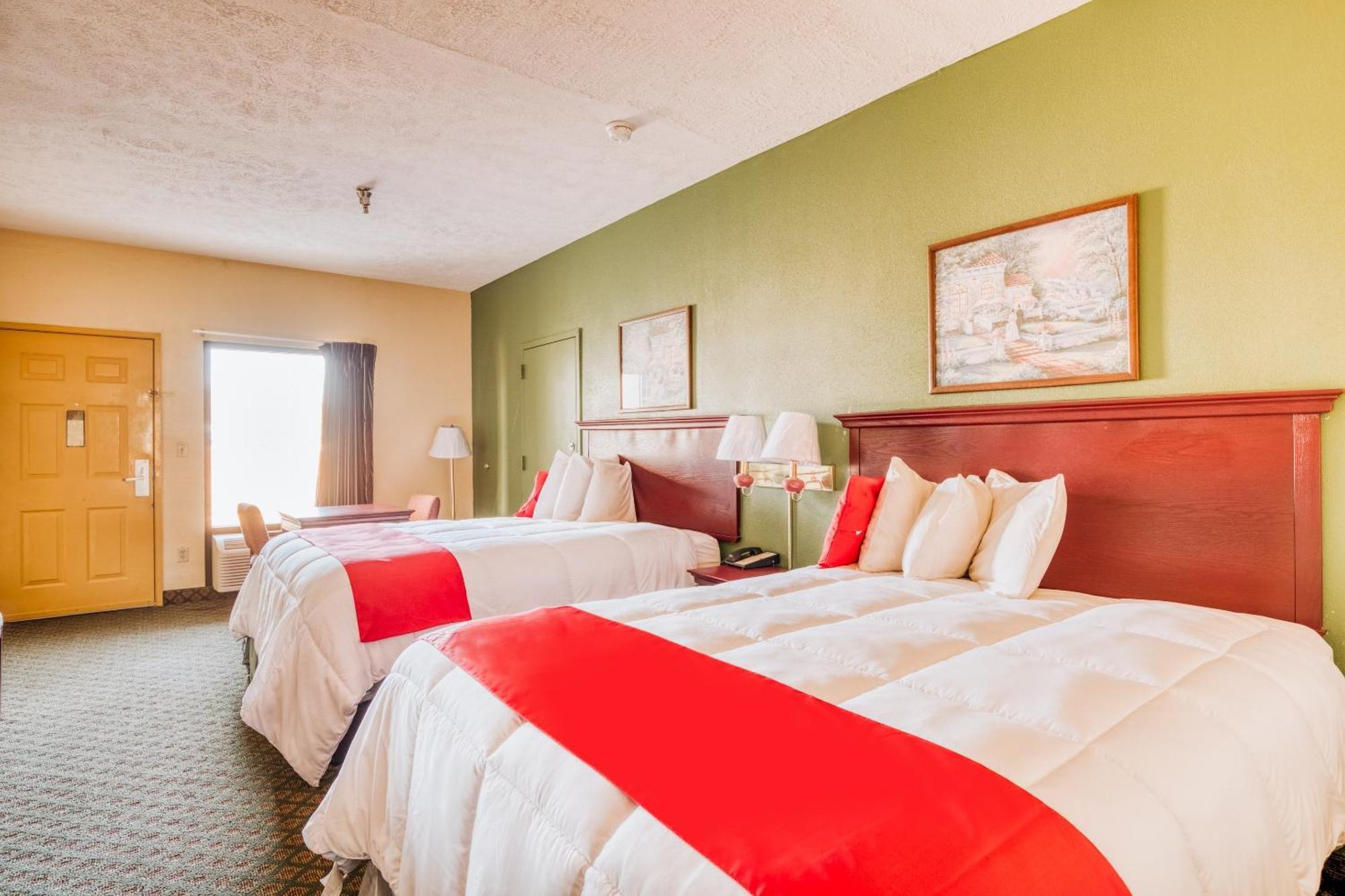 Oyo Hotel Grenada West Екстер'єр фото