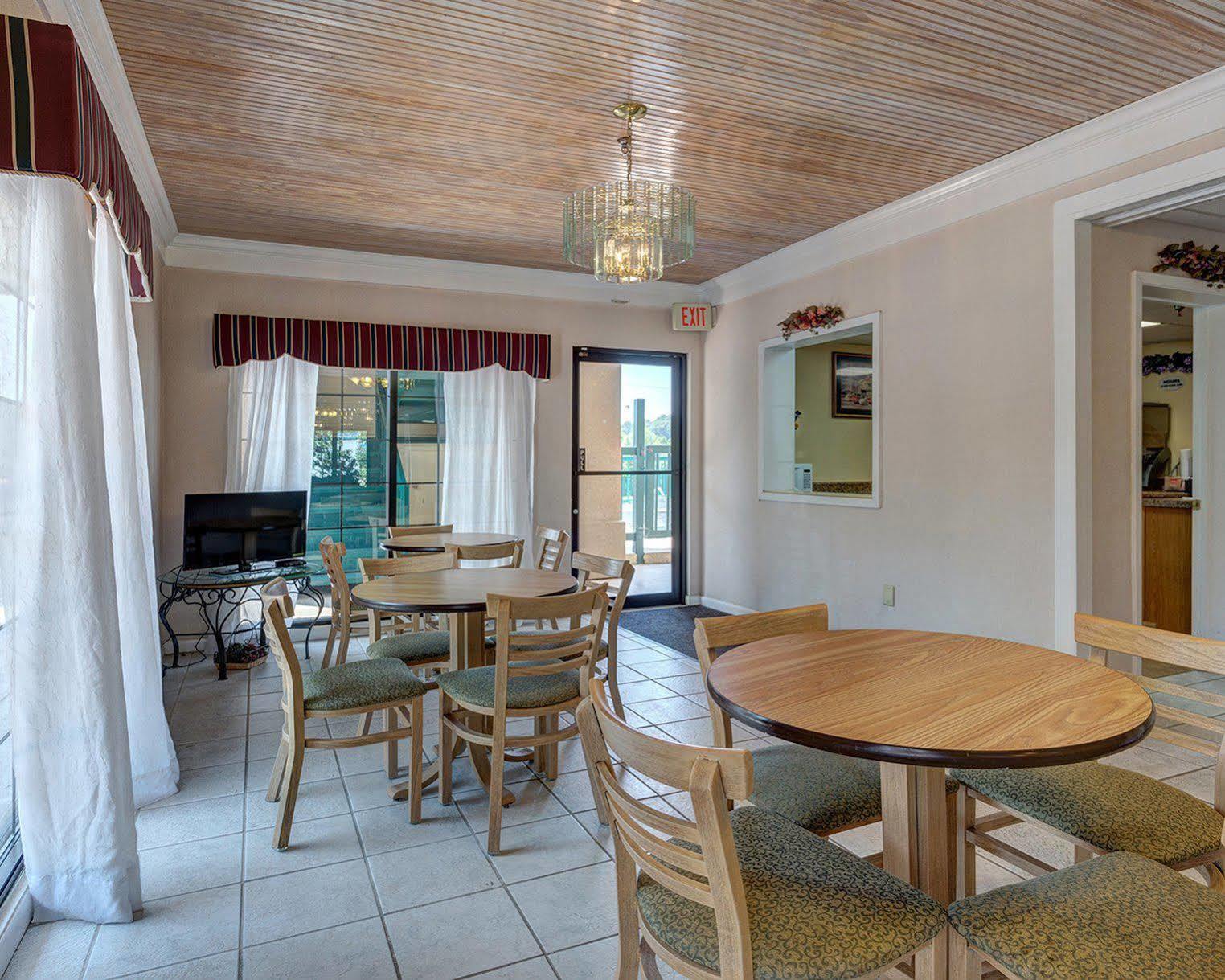Oyo Hotel Grenada West Екстер'єр фото