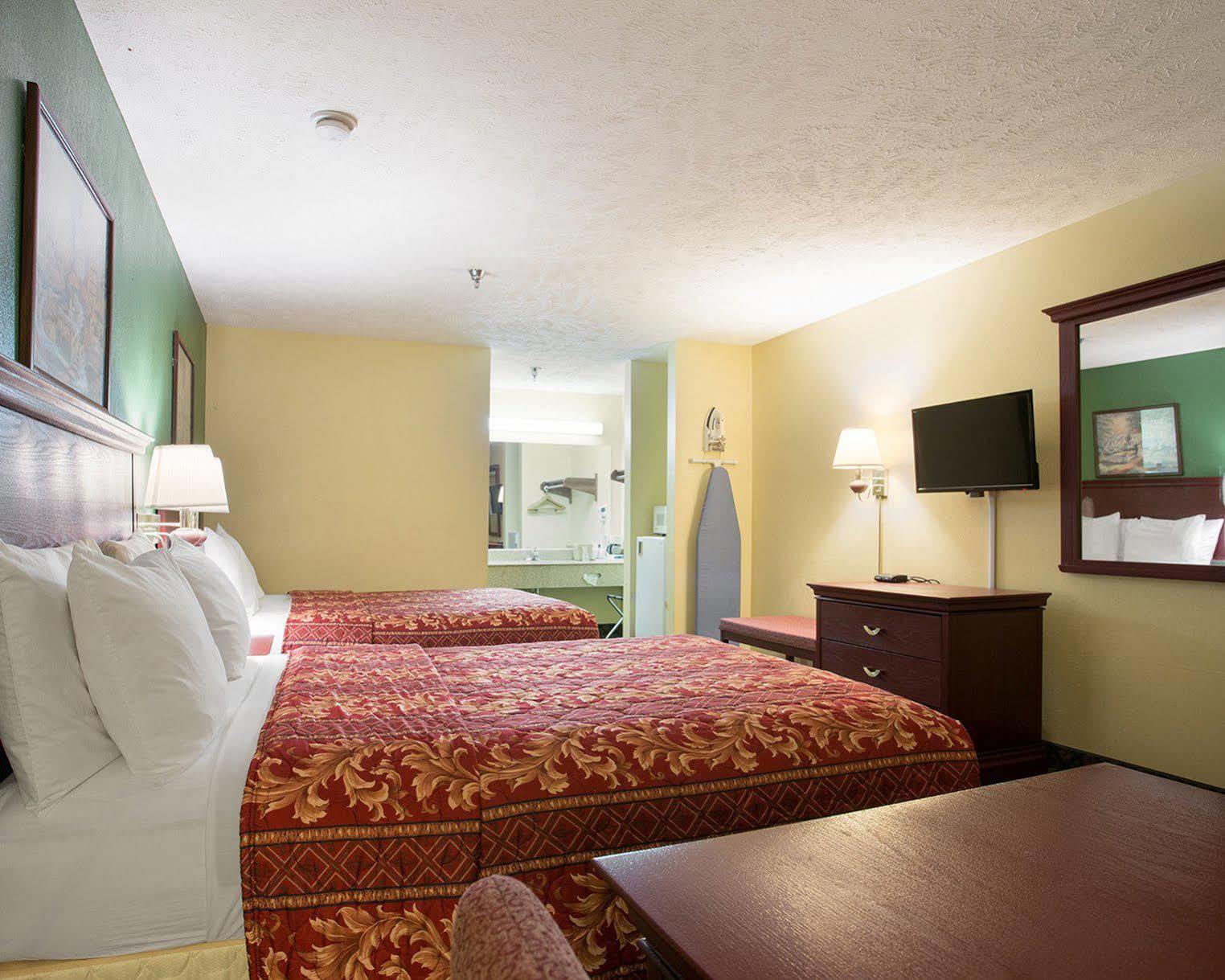 Oyo Hotel Grenada West Екстер'єр фото